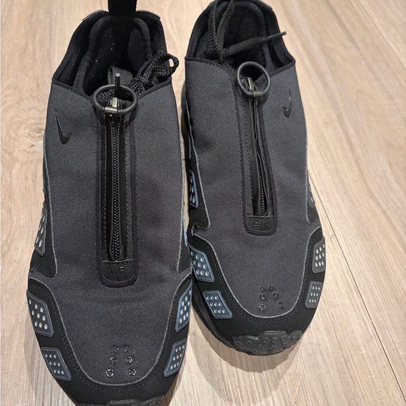 Nike Black Zip-Up Sneakers - Picture 7 of 7